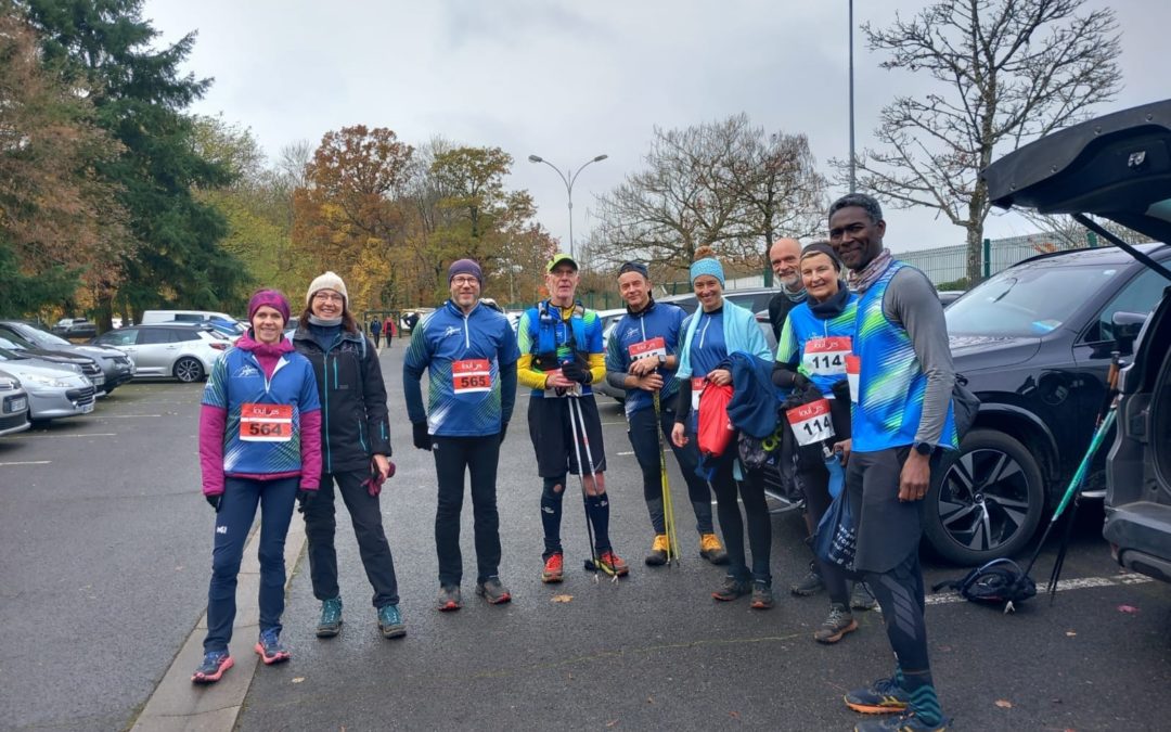 L’équipe de Marche Nordique à Senlis pour la Capétienne